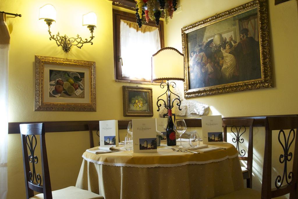 Torre Sangiovanni Albergo E Ristorante Da Rosary Todi Exteriör bild