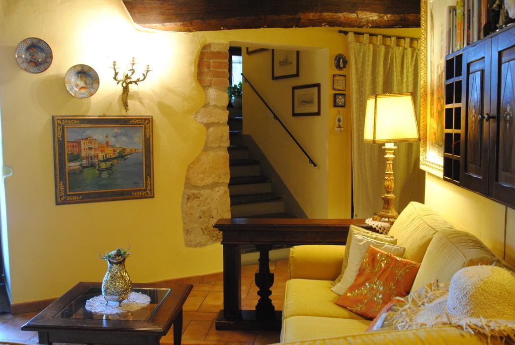 Torre Sangiovanni Albergo E Ristorante Da Rosary Todi Exteriör bild