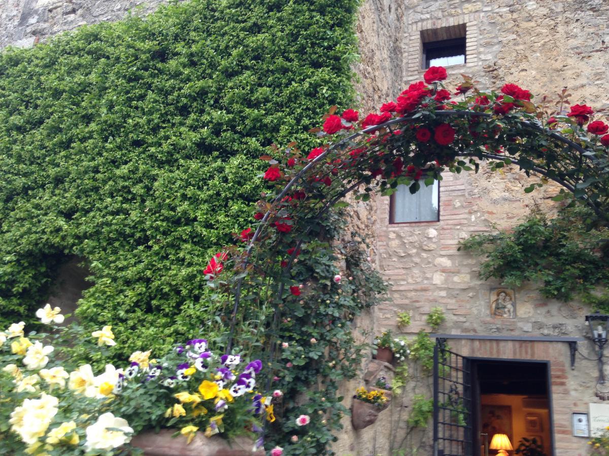 Torre Sangiovanni Albergo E Ristorante Da Rosary Todi Exteriör bild